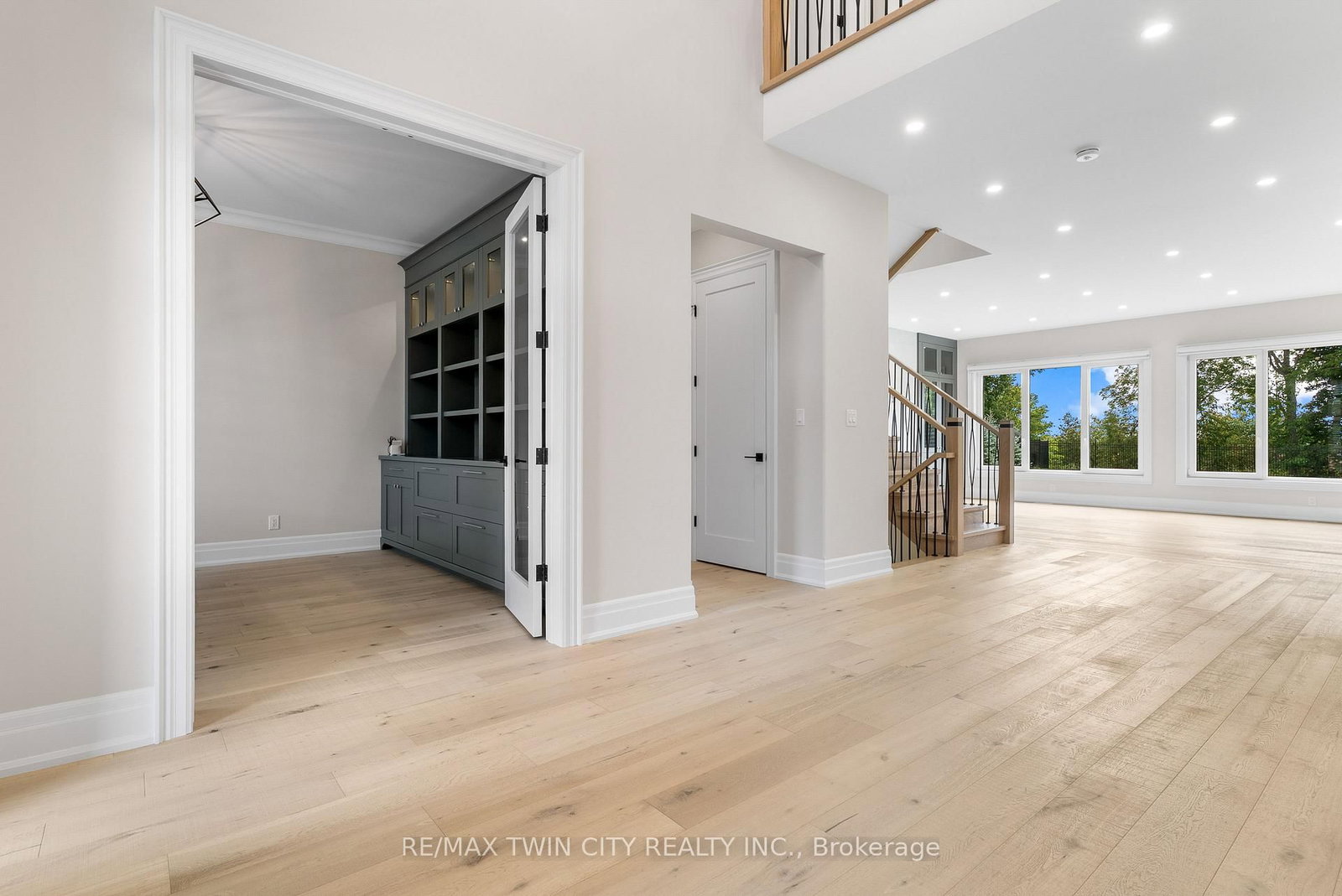 56 Pioneer Ridge Dr, Kitchener, view 23