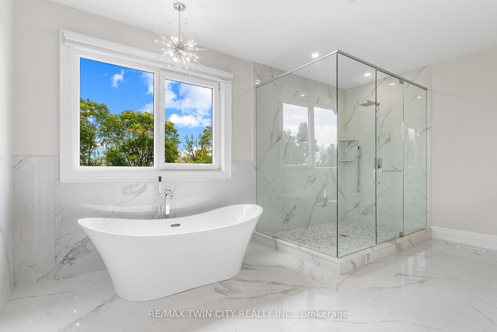 56 Pioneer Ridge Dr, Kitchener, view 34