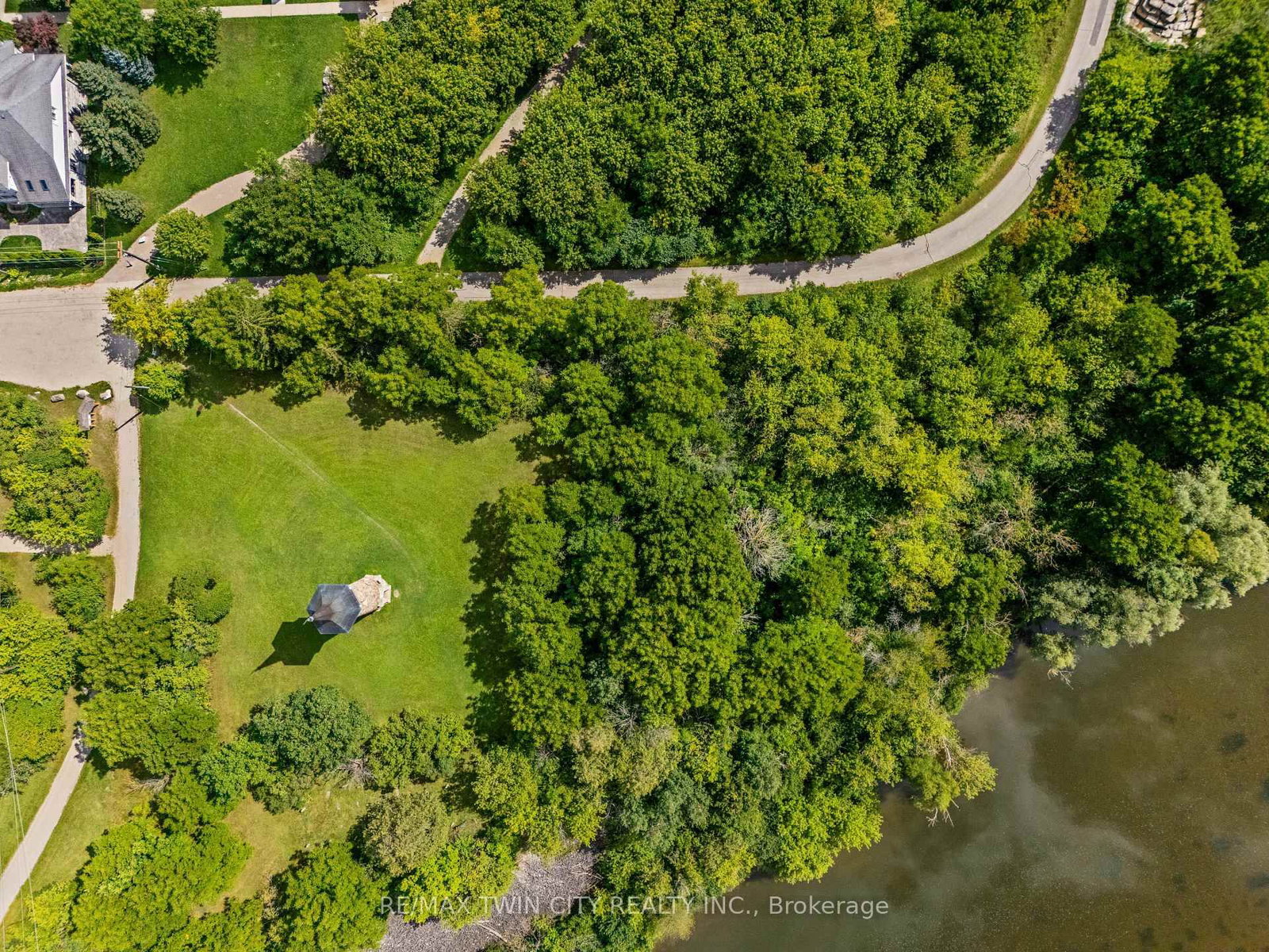 56 Pioneer Ridge Dr, Kitchener, view 48