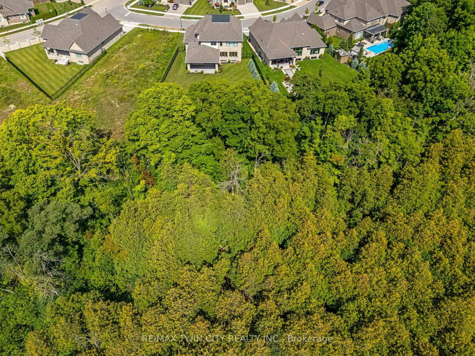 56 Pioneer Ridge Dr, Kitchener, view 50