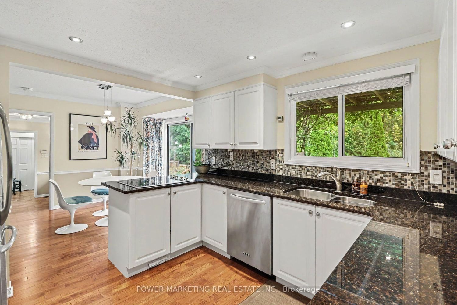 29 Okanagan Drive • Ottawa, ON photo 12