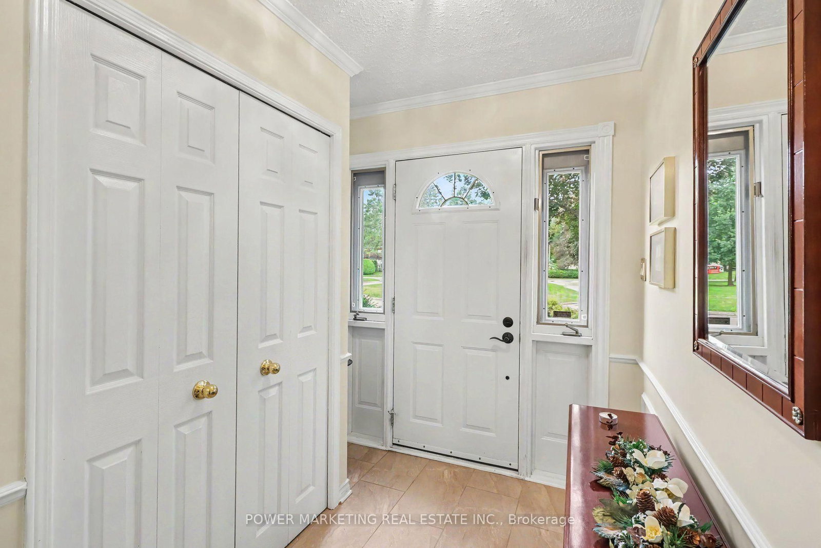 29 Okanagan Drive • Ottawa, ON photo 5