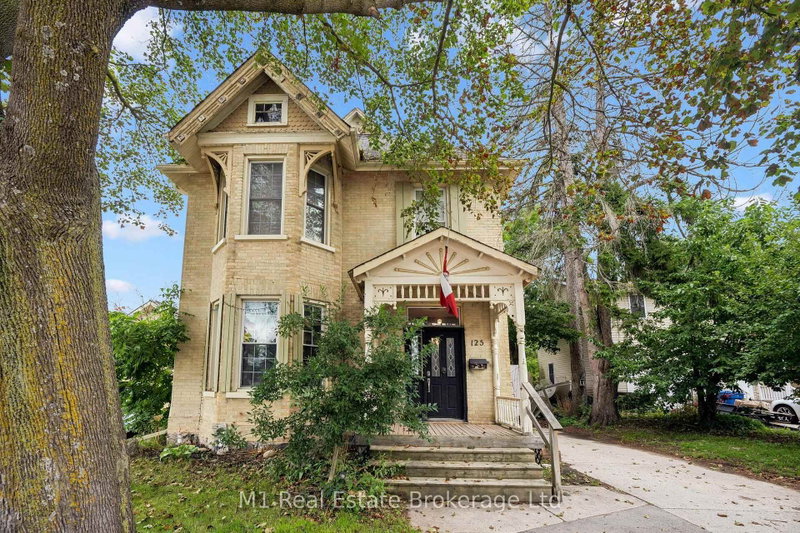 125 Elora Street S