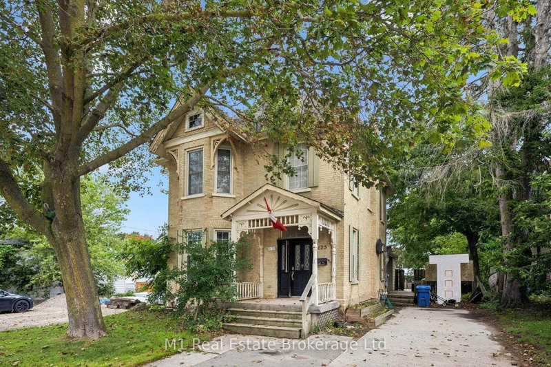 125 Elora Street S