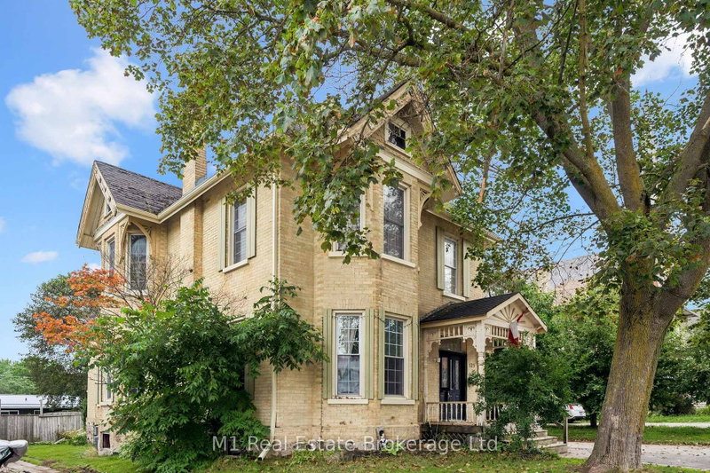 125 Elora Street S