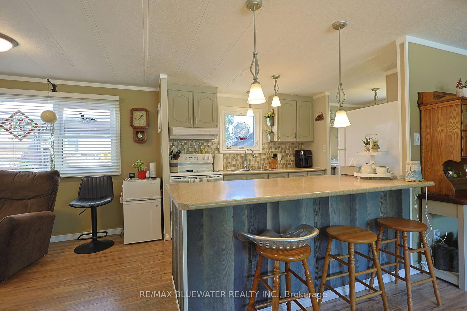 95 Shannon Boulevard • South Huron, ON photo 18