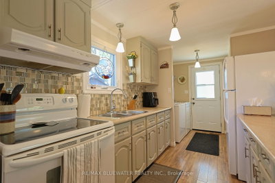 95 Shannon Boulevard • South Huron, ON photo 5