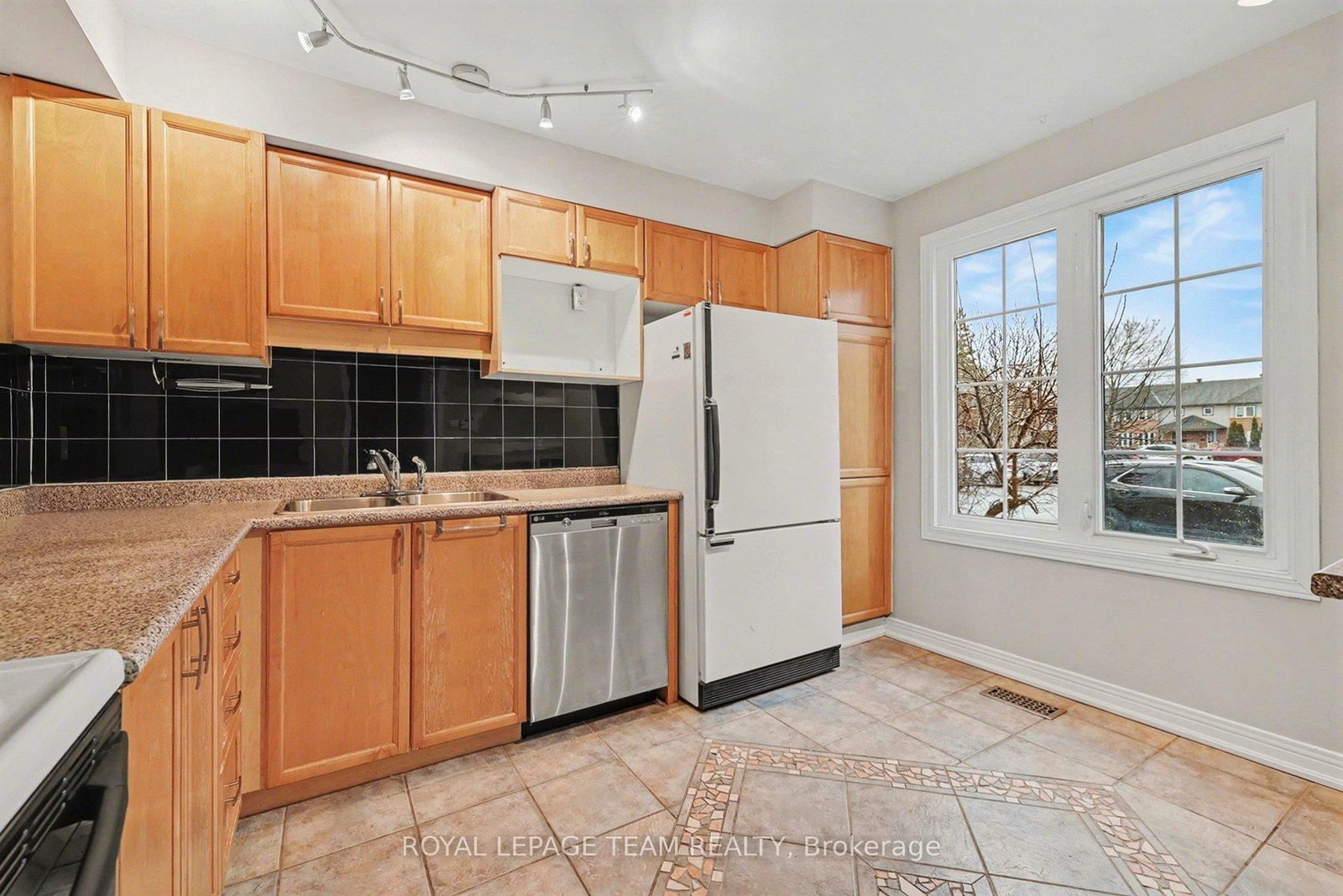 187 MONTEREY Drive • Ottawa, ON photo 10