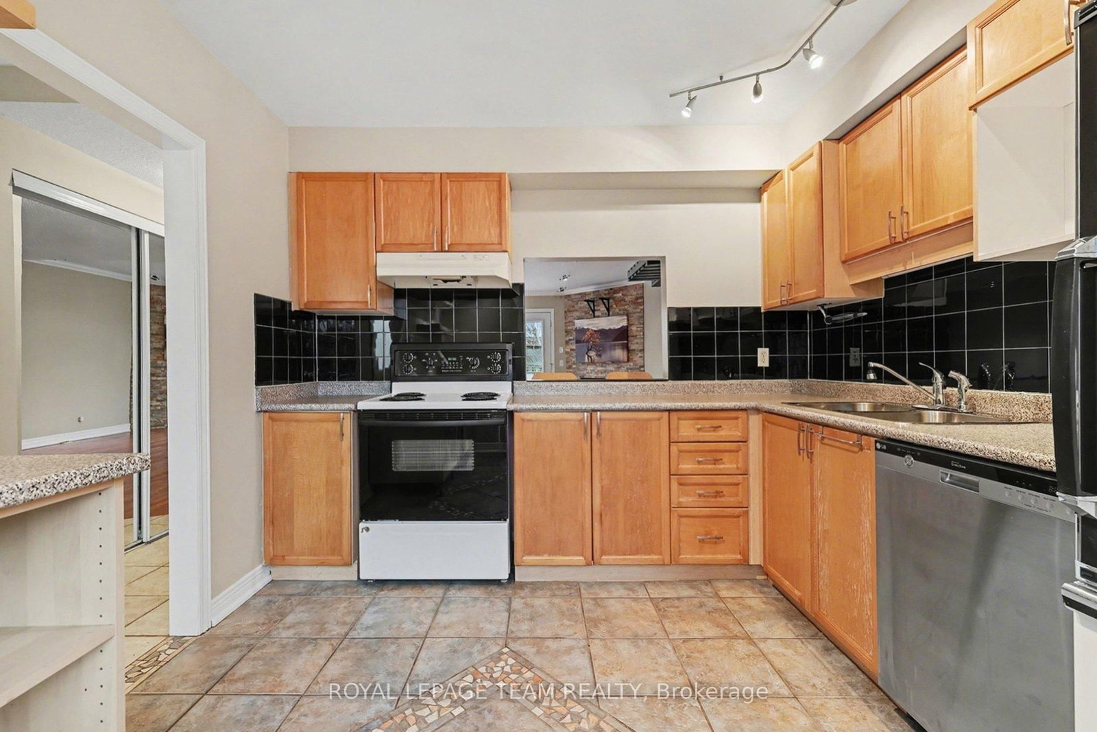 187 MONTEREY Drive • Ottawa, ON photo 11