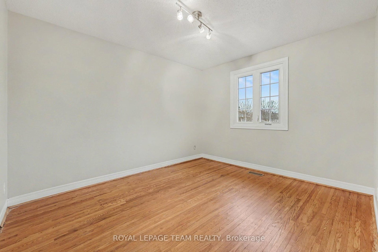 187 MONTEREY Drive • Ottawa, ON photo 17