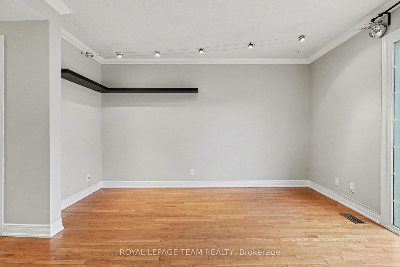 187 MONTEREY Drive • Ottawa, ON photo 6