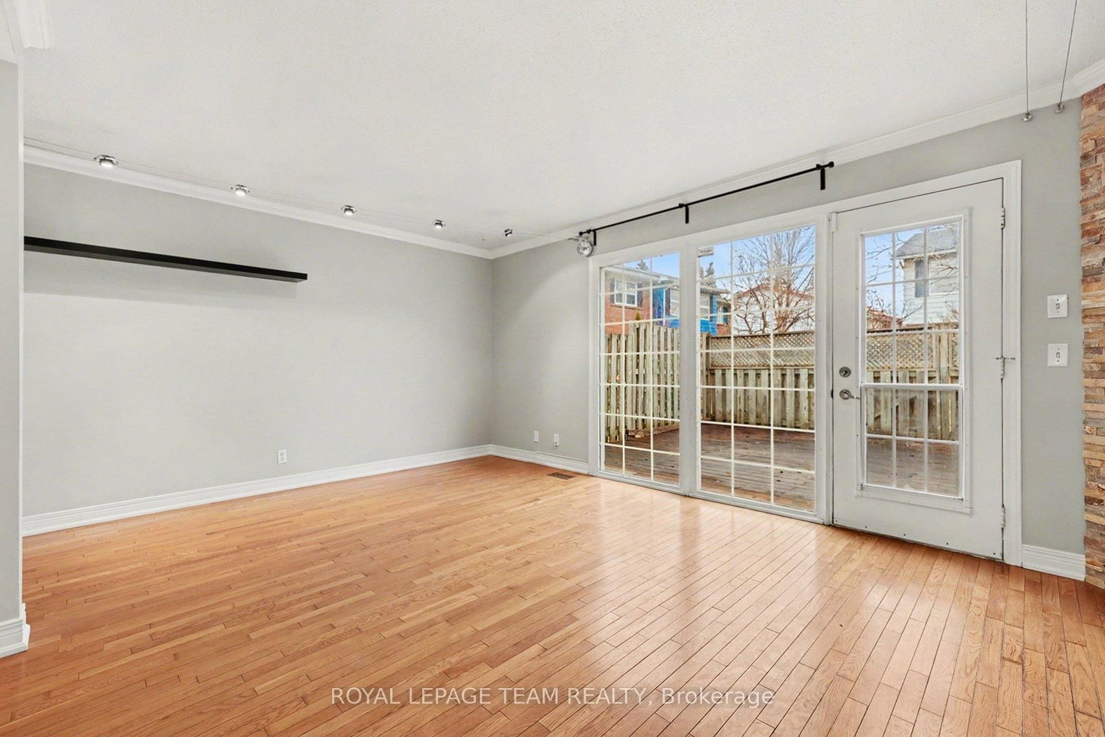 187 MONTEREY Drive • Ottawa, ON photo 9