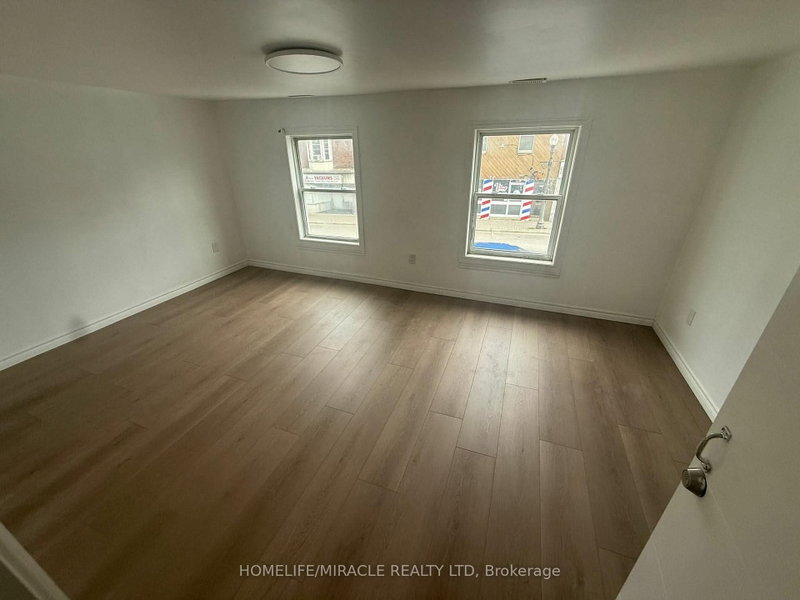 4 - 595 Dundas Street N N