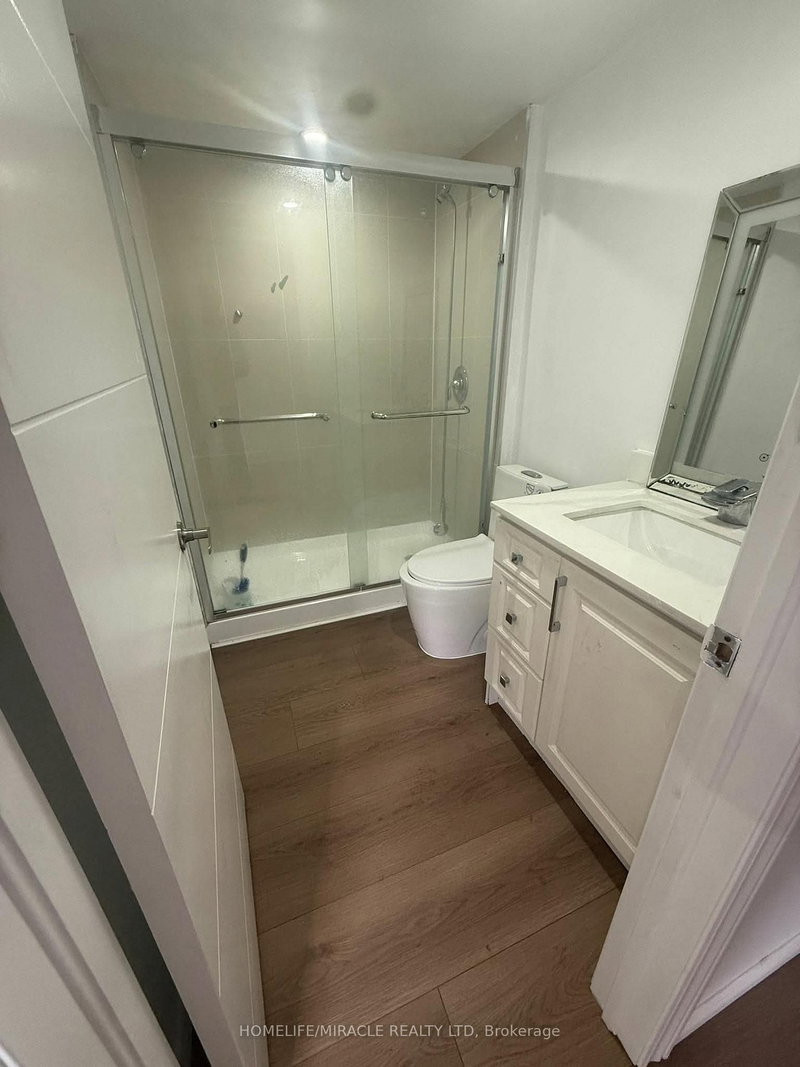4 - 595 Dundas Street N N