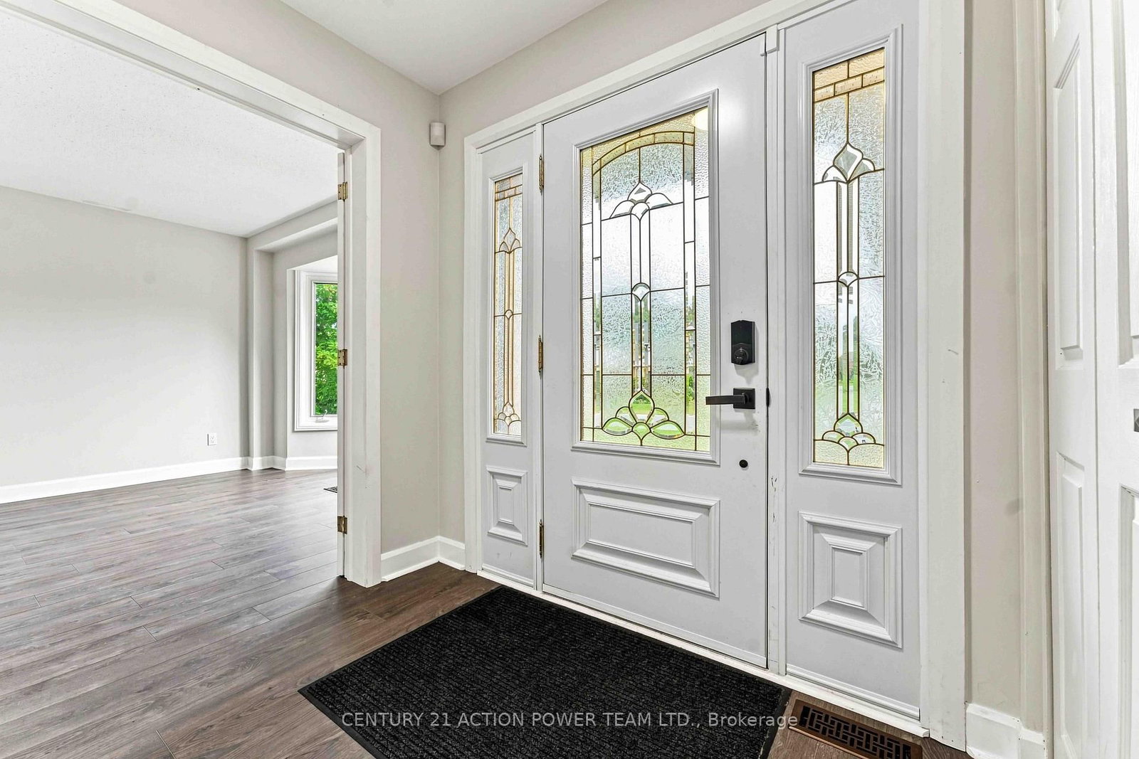 6179 VOYAGEUR Drive • Orleans, ON photo 4