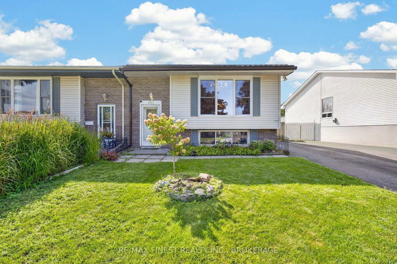 811 Cunningham Crescent