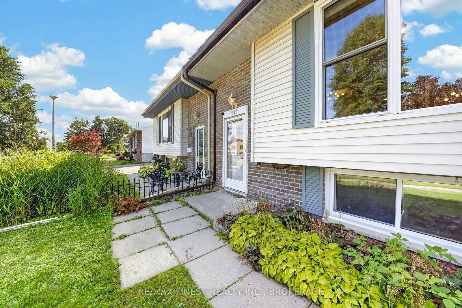 811 Cunningham Crescent • Brockville, ON photo 3