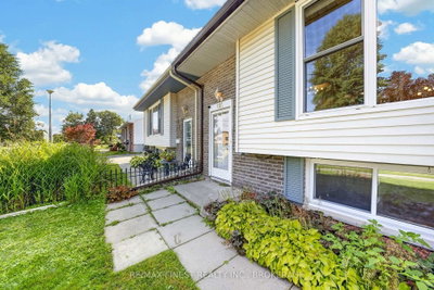 811 Cunningham Crescent • Brockville, ON photo 3