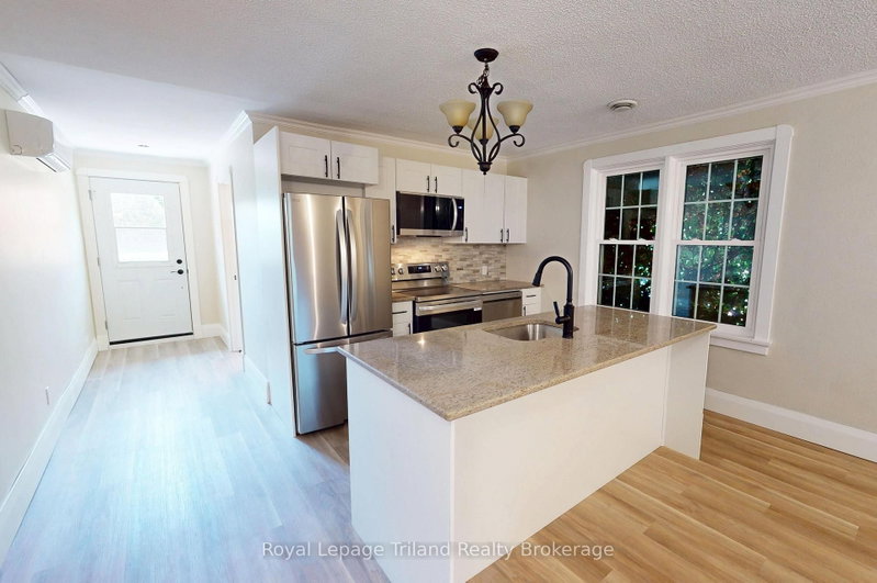 4 - 145 Vansittart Avenue