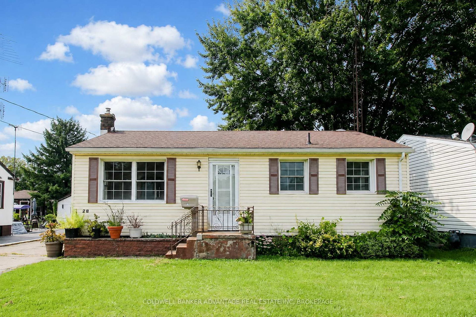 28 Marshall Avenue • Welland, ON photo 2