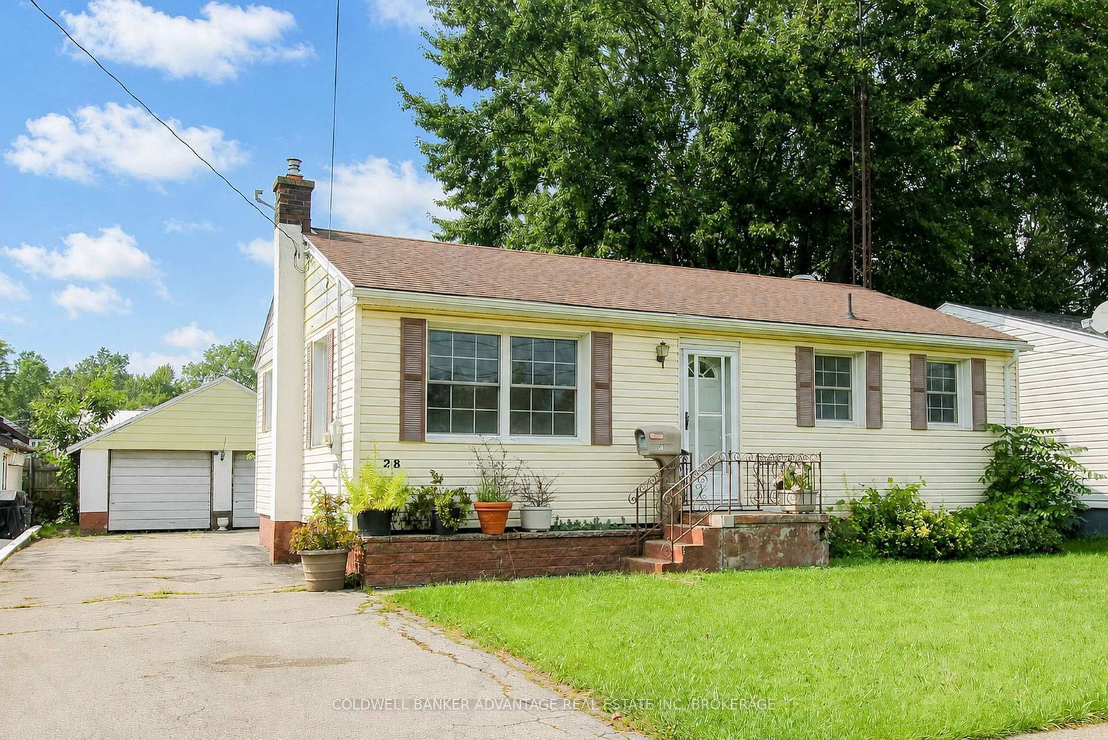 28 Marshall Avenue • Welland, ON photo 3