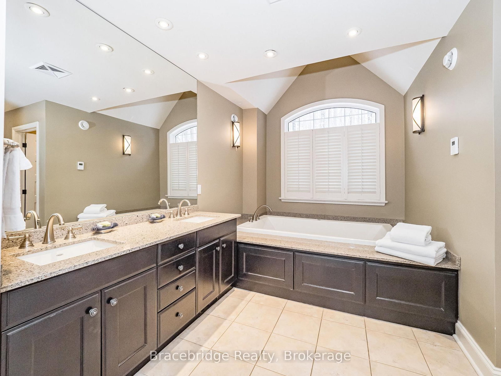 3876 Muskoka Rd 118 Highway W • #Sandfield 5 W10 • Muskoka Lakes, ON photo 23