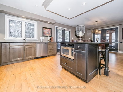 3876 Muskoka Rd 118 Highway W • #Sandfield 5 W10 • Muskoka Lakes, ON photo 8