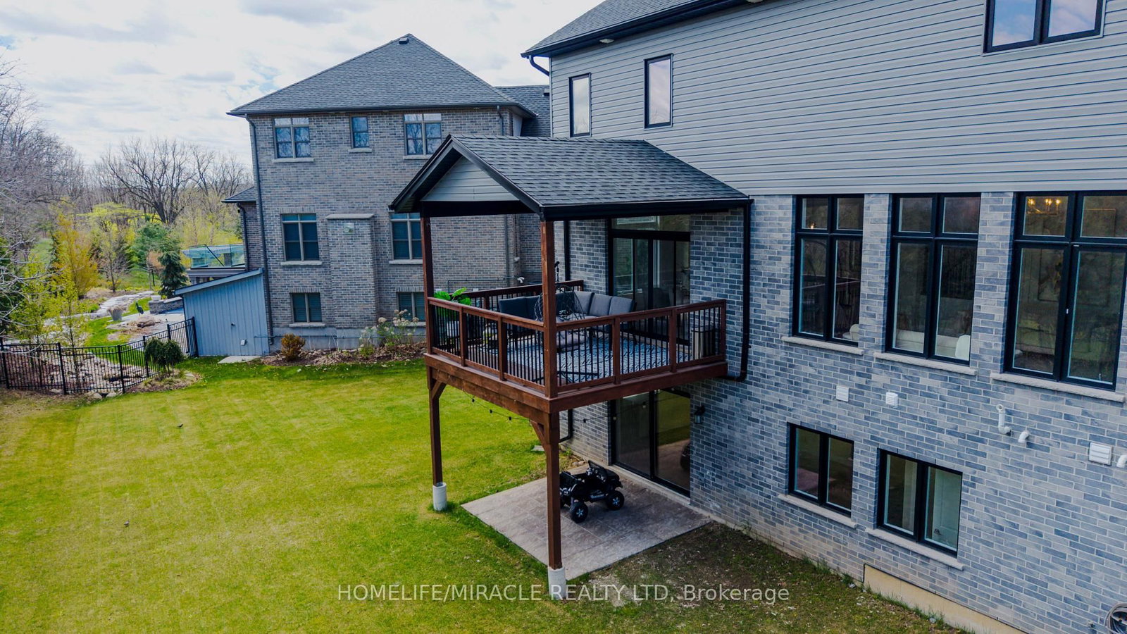 245 Tamarack Boulevard • Woodstock, ON photo 50