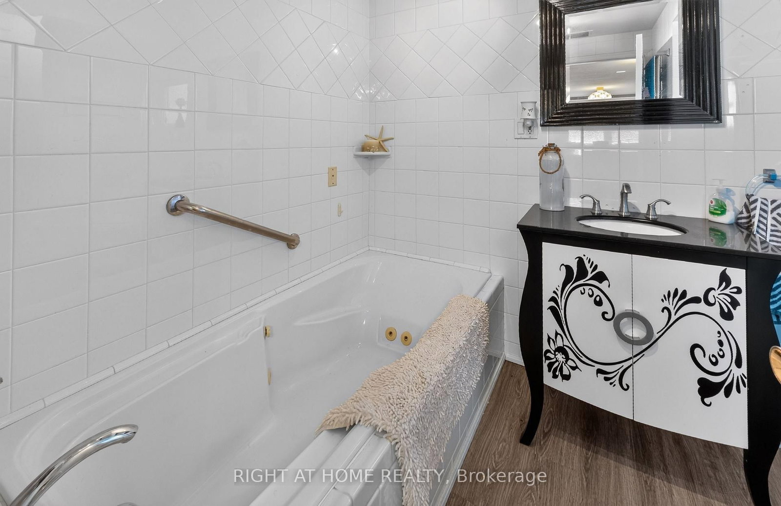 366 Burlington Crescent • London South, ON photo 9