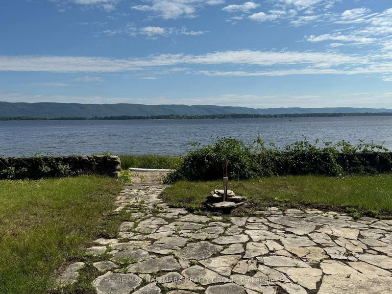 488 Bayview Drive