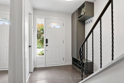 1807 Axminster Court • Ottawa, ON photo 2