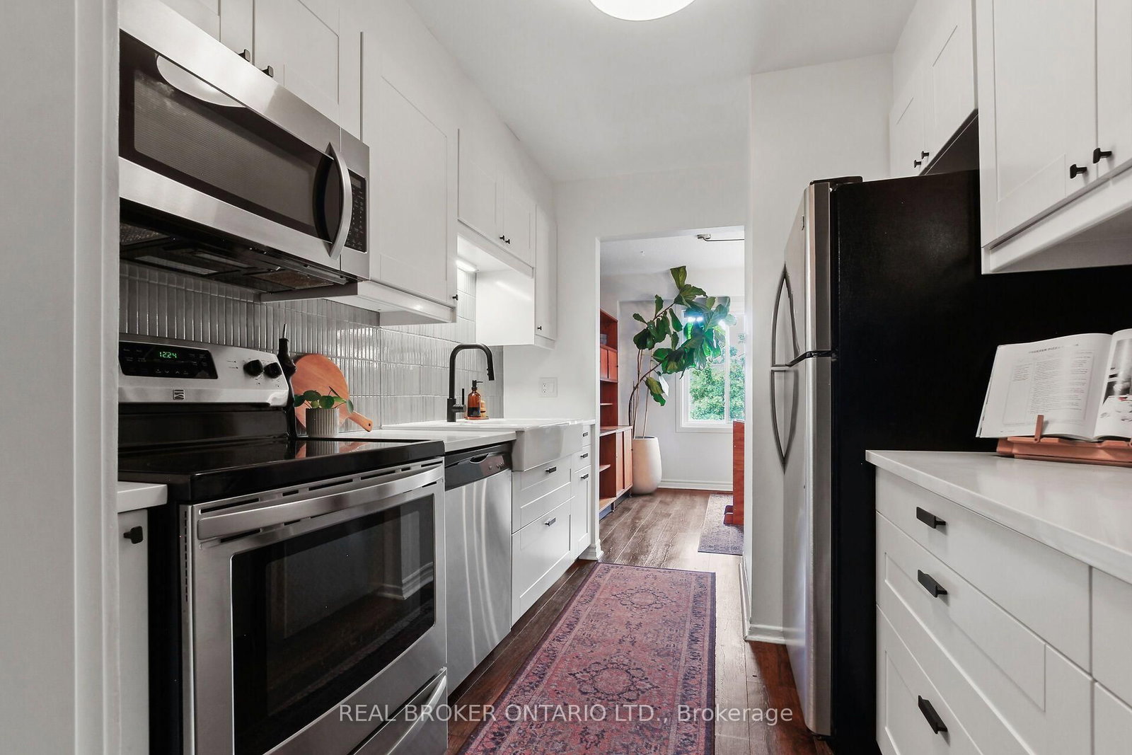 1807 Axminster Court • Ottawa, ON photo 8