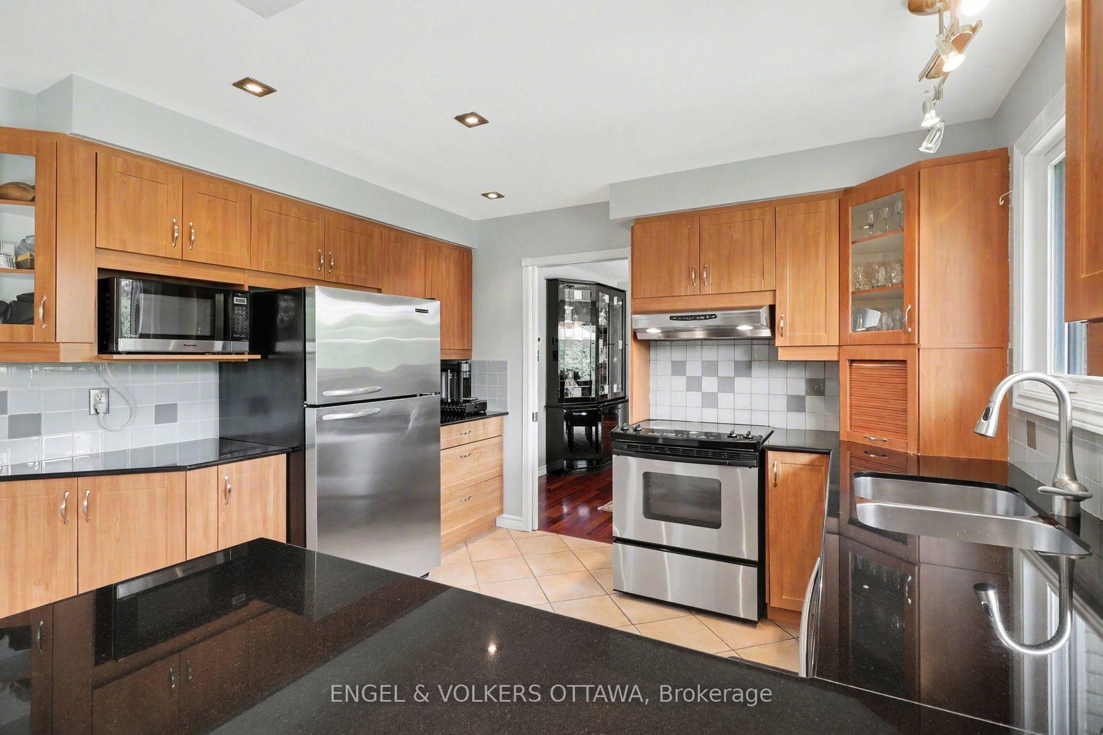 1941 Naskapi Drive • Ottawa, ON photo 18