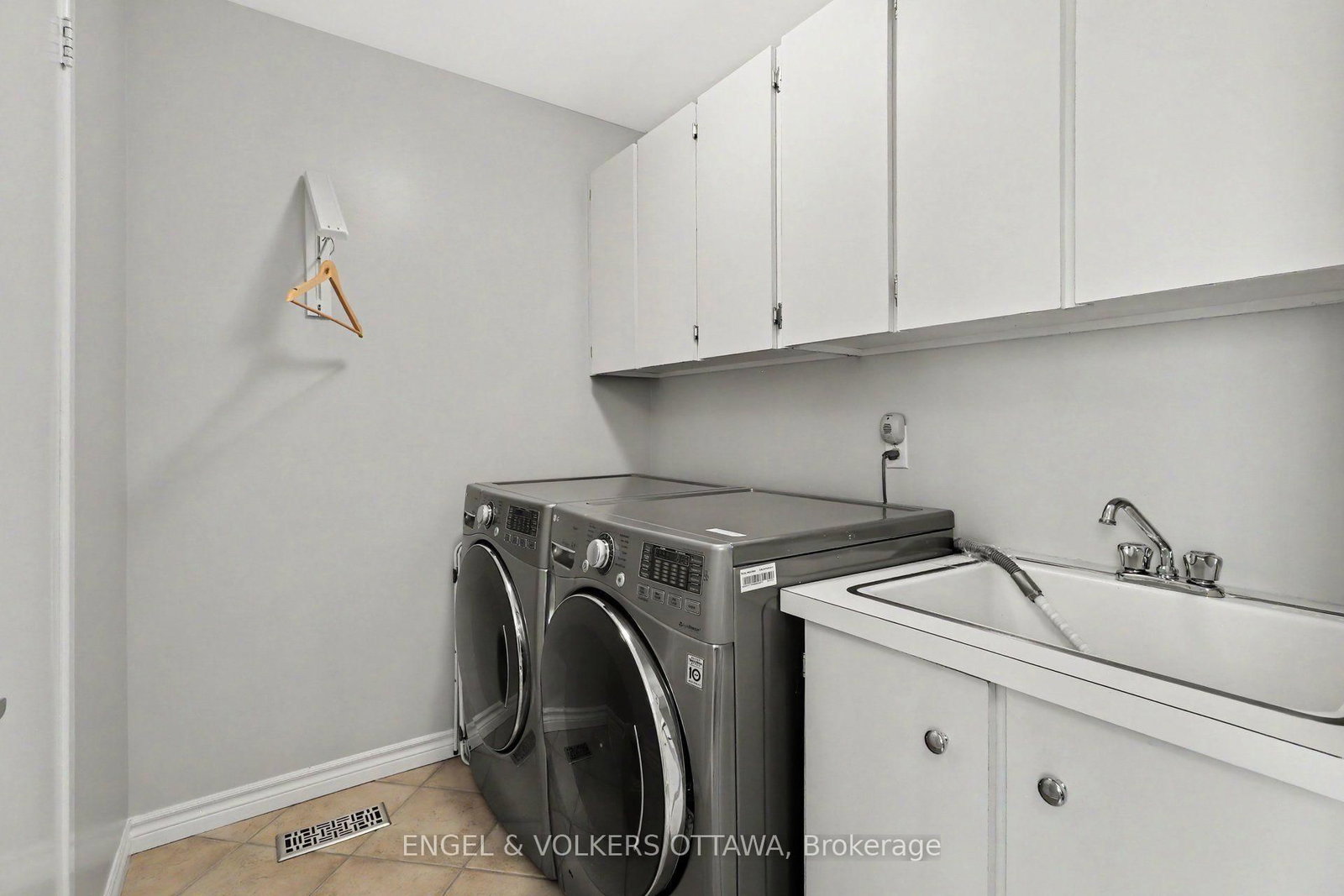1941 Naskapi Drive • Ottawa, ON photo 22