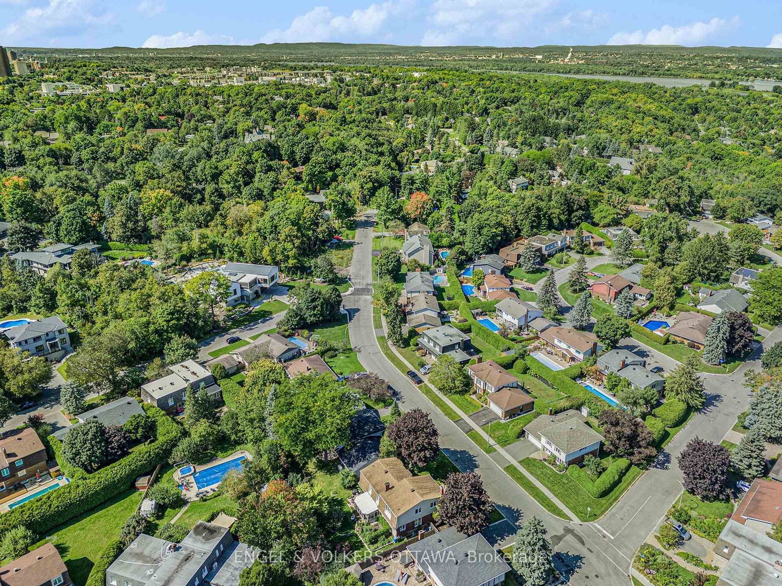 1941 Naskapi Drive • Ottawa, ON photo 38