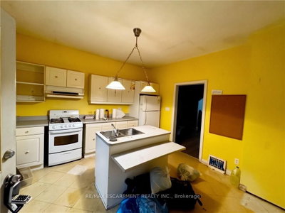 28 Brantdale Avenue • Hamilton, ON photo 3