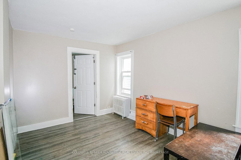 305 Burgar St photo 4