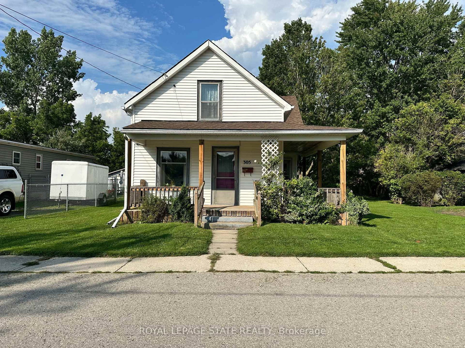 305 North Cayuga Street W • Haldimand, ON photo 1