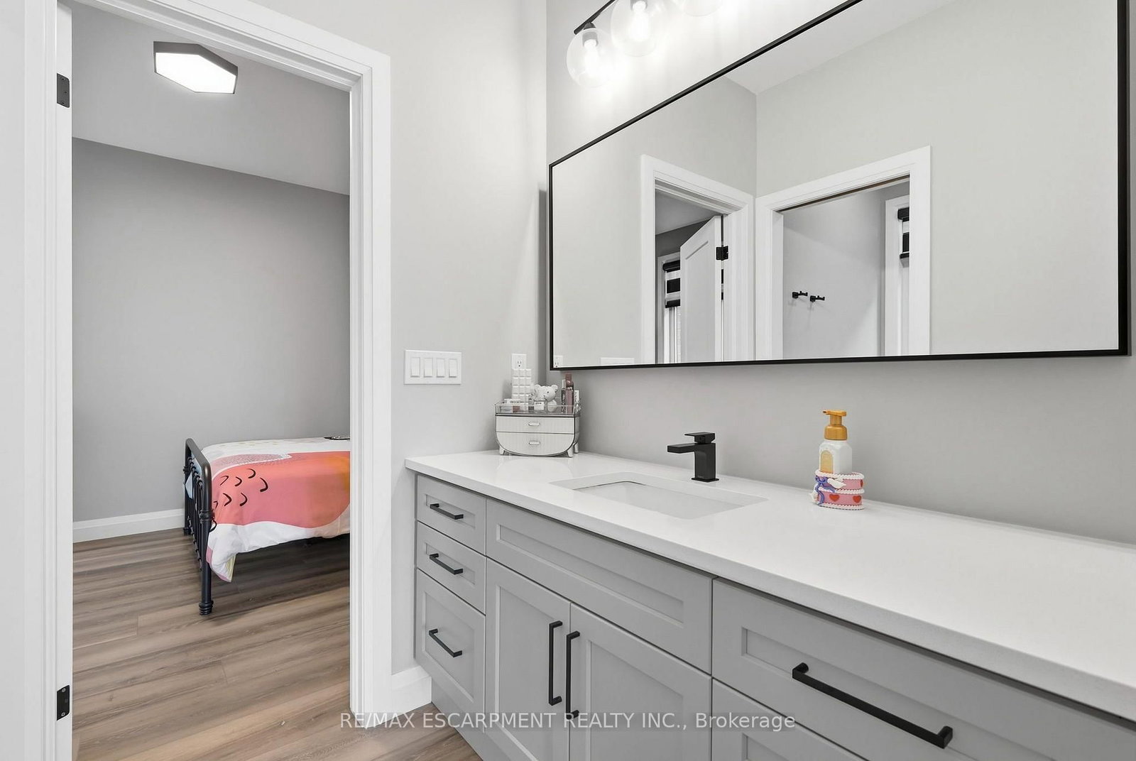 14 Hudson Drive • Brantford, ON photo 20