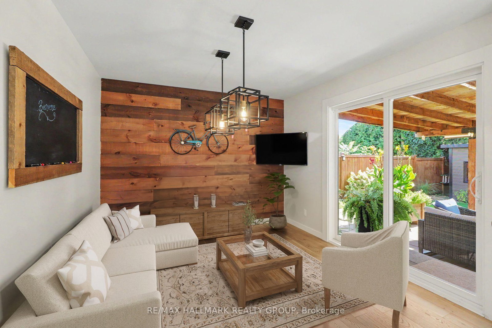 60 Woodburn Drive • Ottawa, ON photo 11