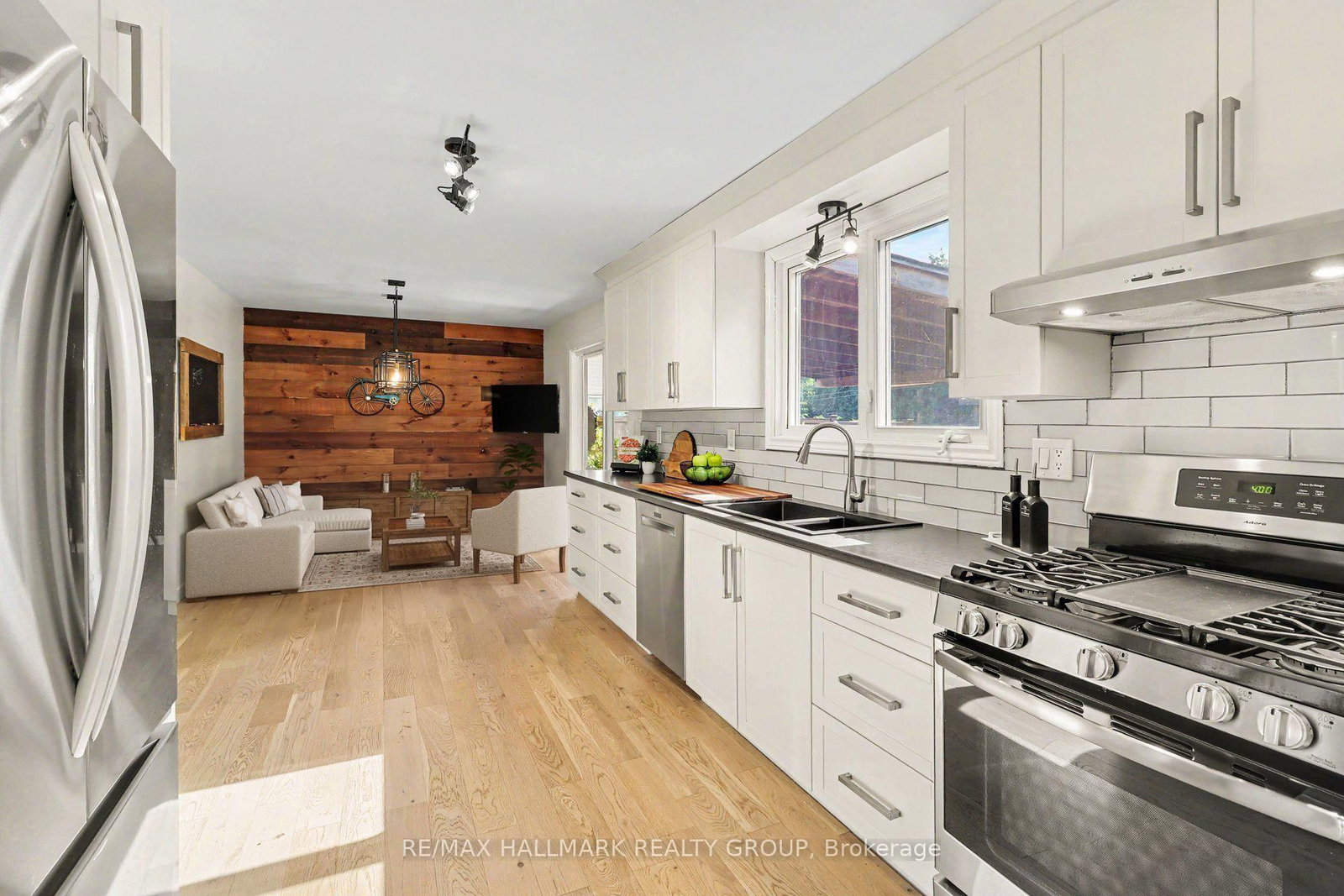 60 Woodburn Drive • Ottawa, ON photo 14
