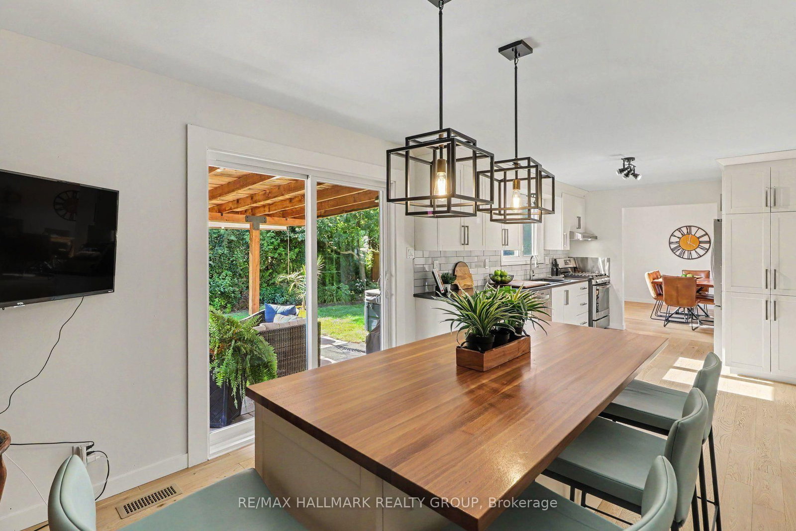 60 Woodburn Drive • Ottawa, ON photo 16