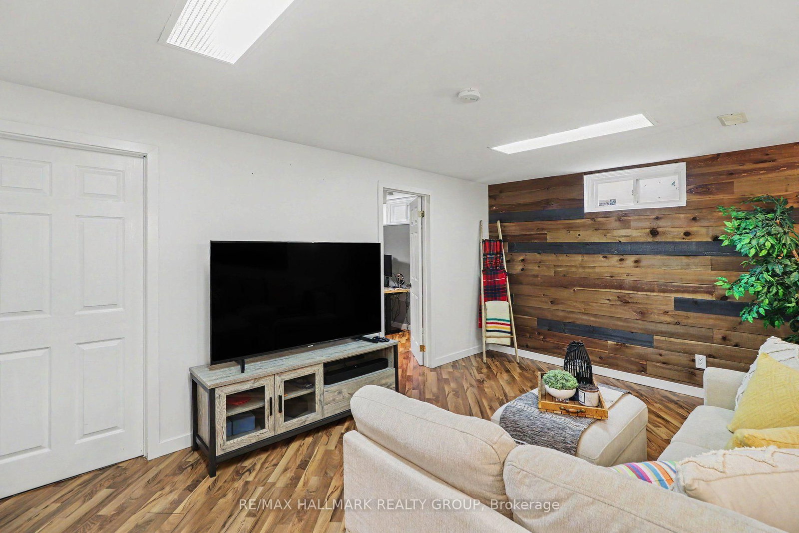 60 Woodburn Drive • Ottawa, ON photo 28