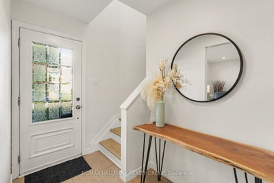 60 Woodburn Drive • Ottawa, ON photo 4