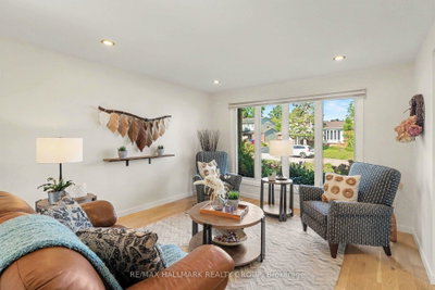 60 Woodburn Drive • Ottawa, ON photo 6