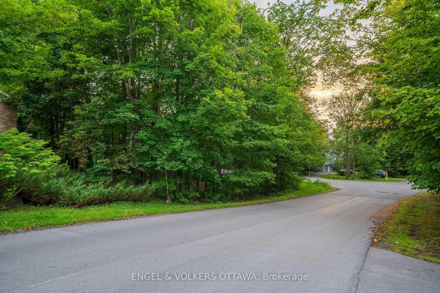 8 Davidson Drive • Ottawa, ON photo 1