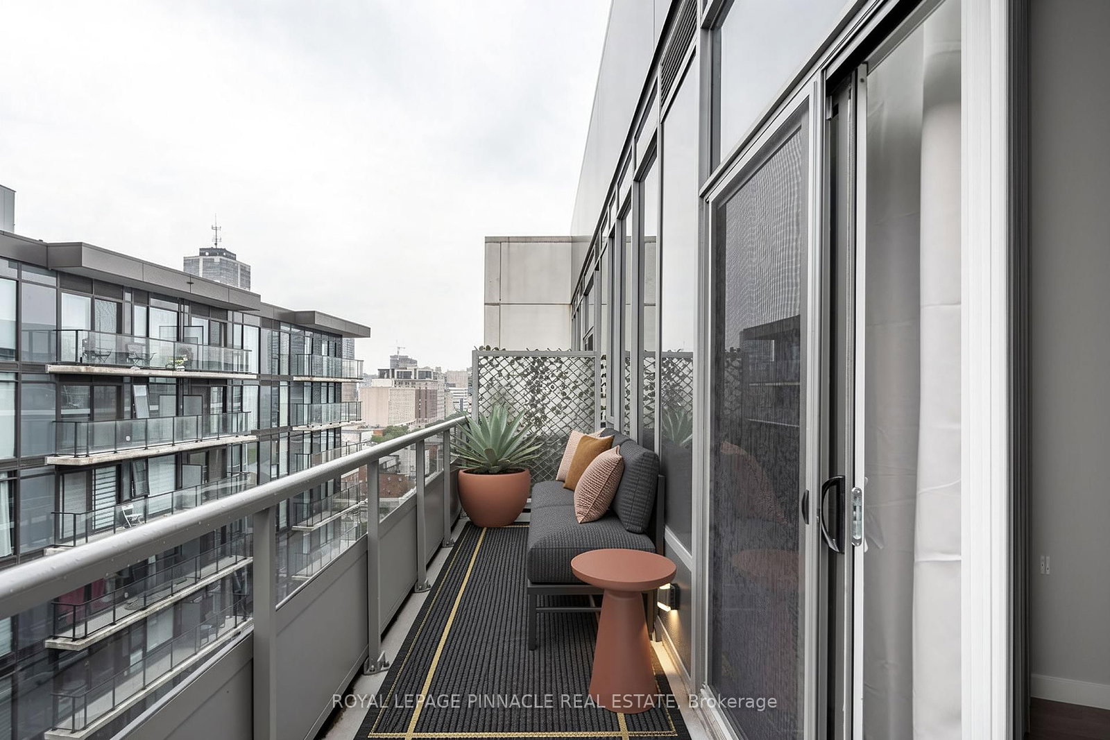 212 KING WILLIAM Street • #1405 • Hamilton, ON photo 5