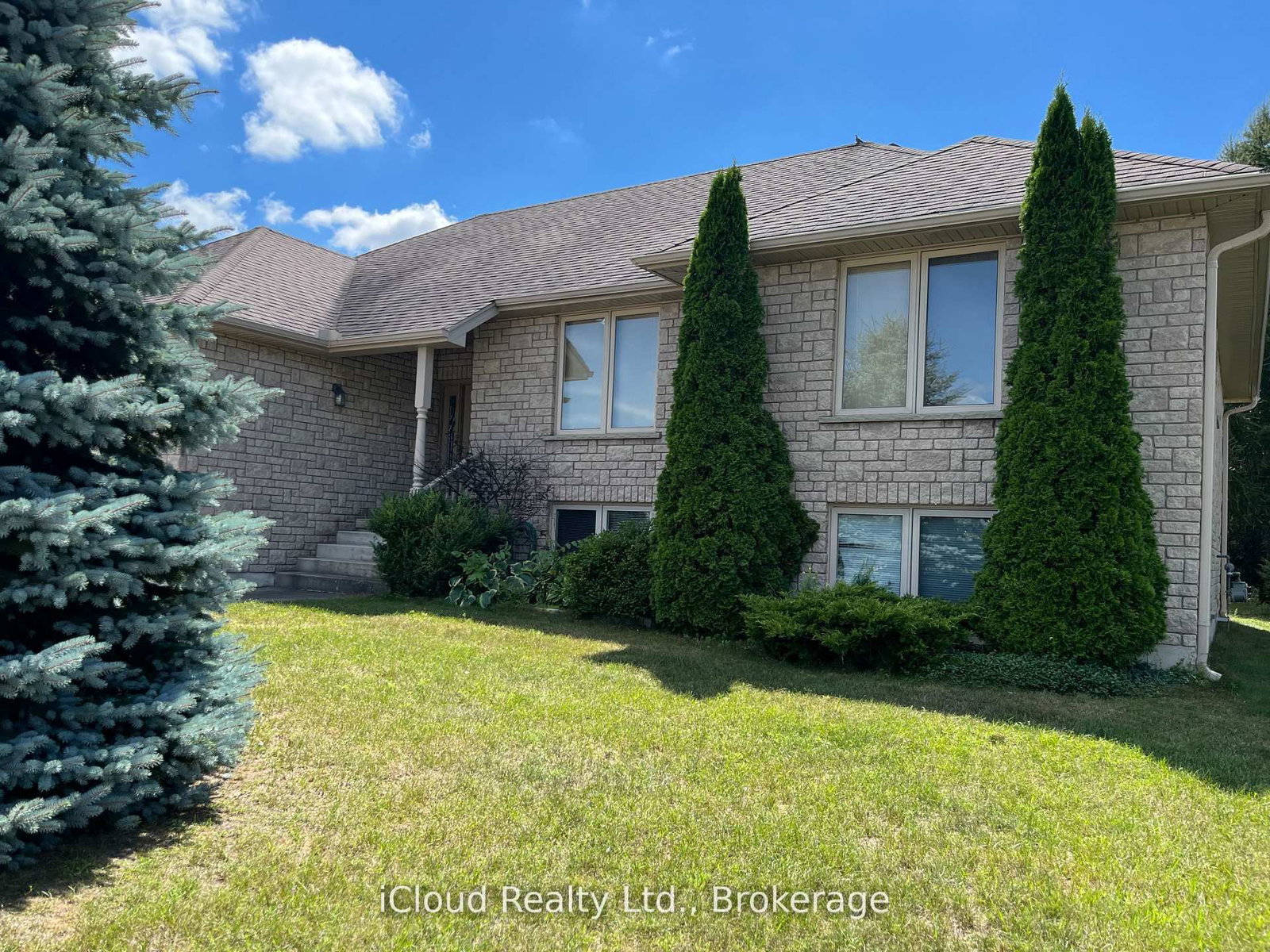 782 Brentwood Drive • Saugeen Shores, ON photo 2