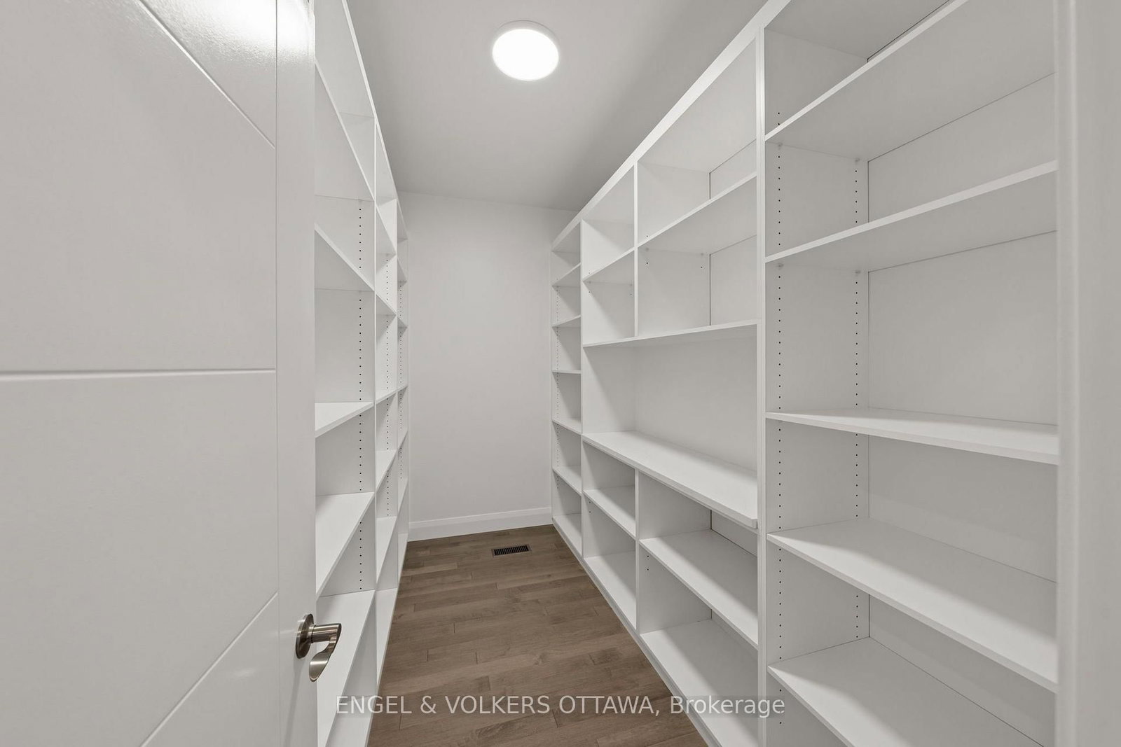 6933 Notre Dame Street • Ottawa, ON photo 12