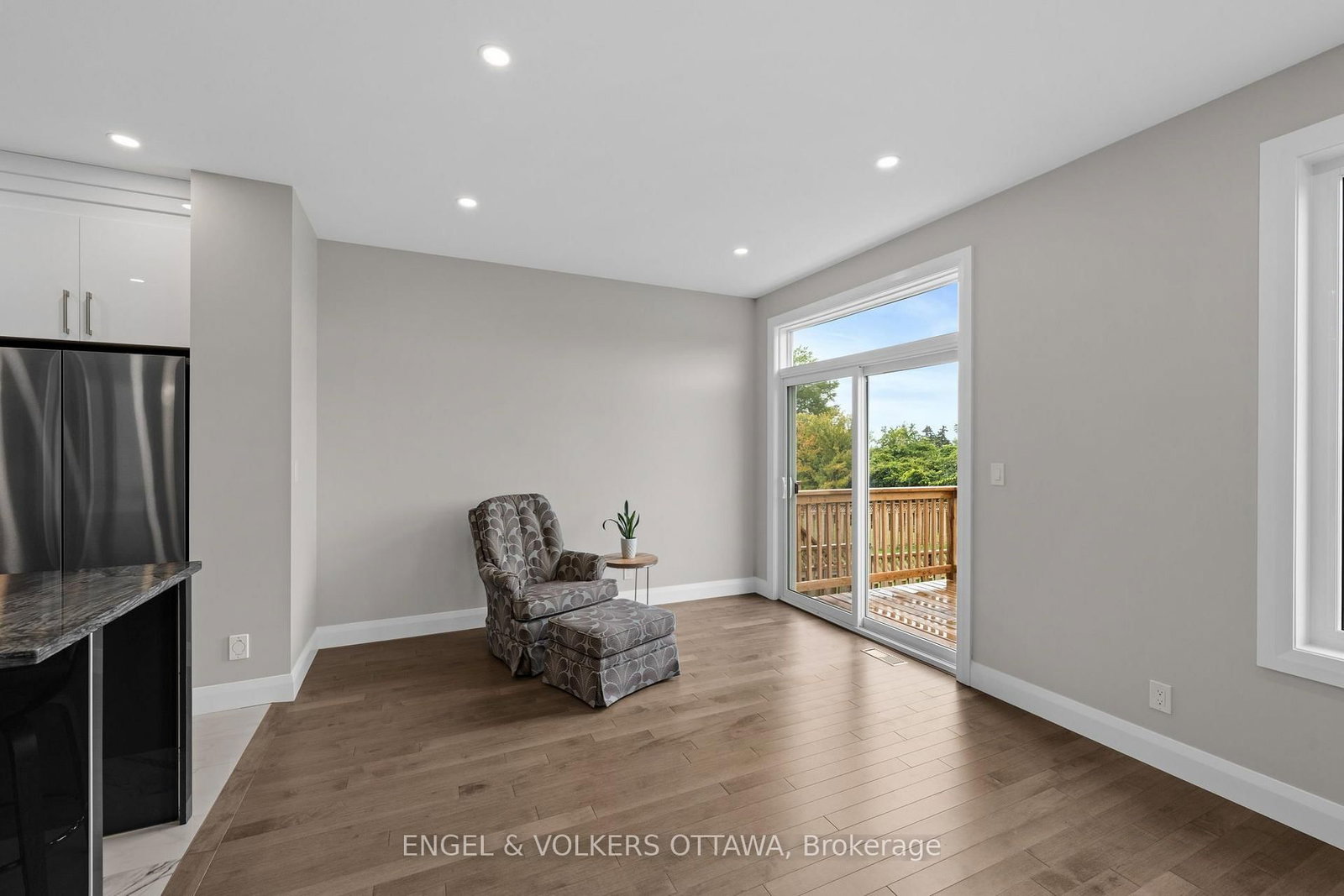 6933 Notre Dame Street • Ottawa, ON photo 13